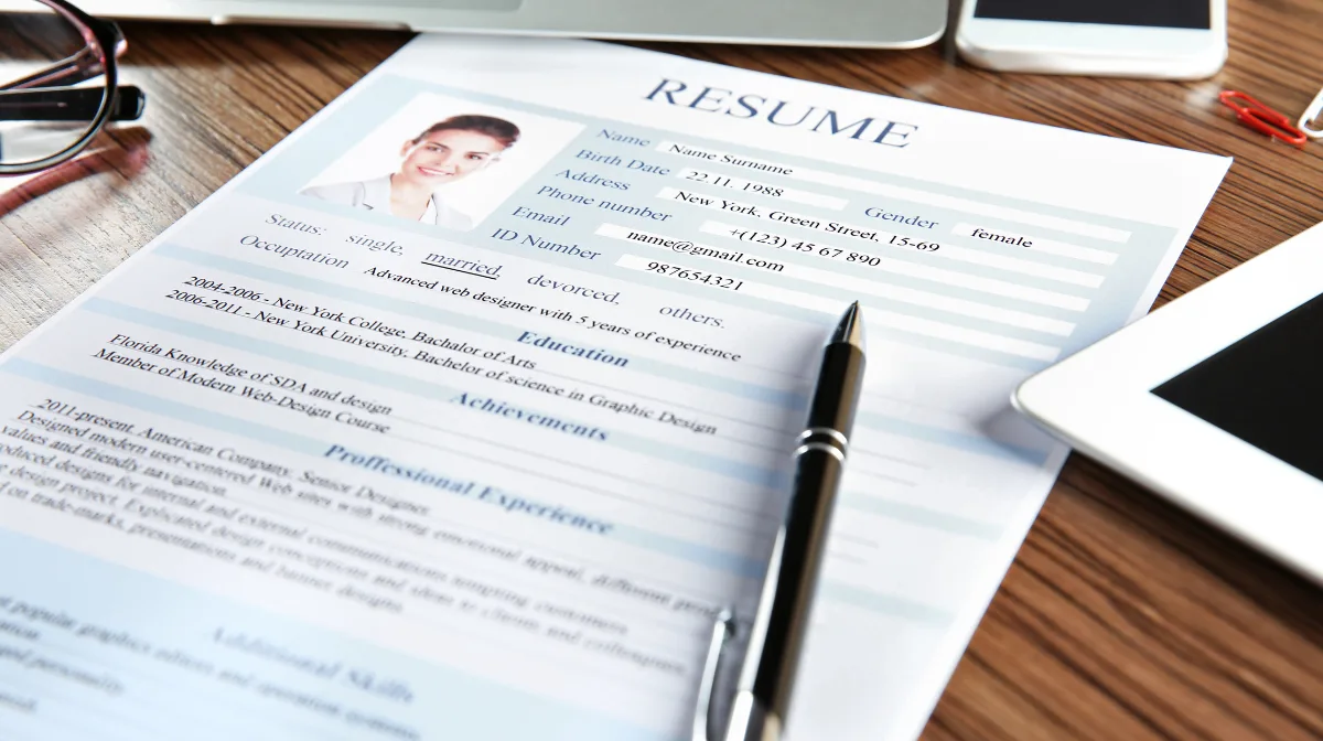 そもそもスマホ写真は履歴書に使えるの？採用担当者の本音と新常識