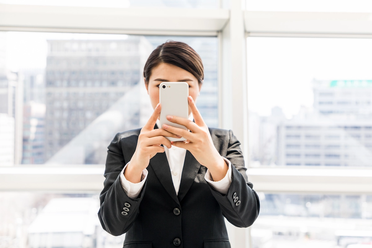 スマホで履歴書写真を作成するメリットと採用担当者の本音