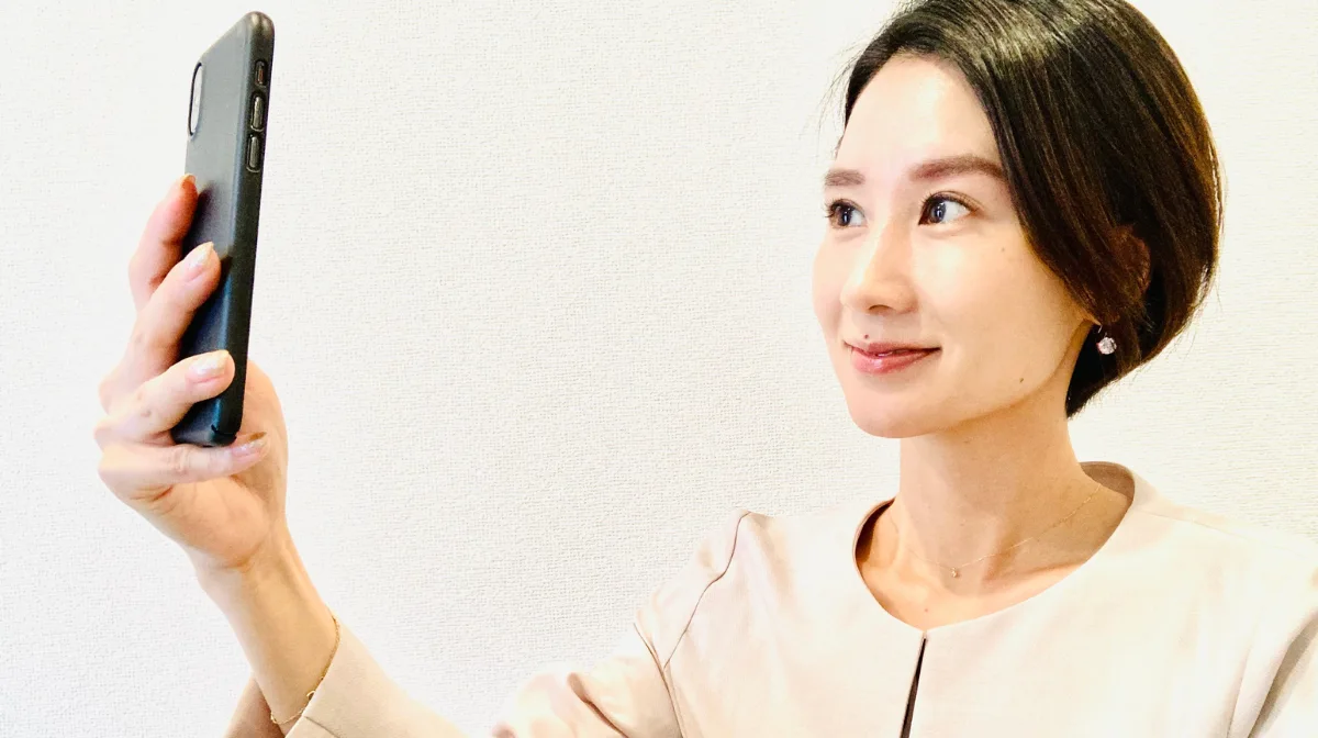 印象が劇的に変わる!アプリで証明写真をきれいに撮る5つのコツ